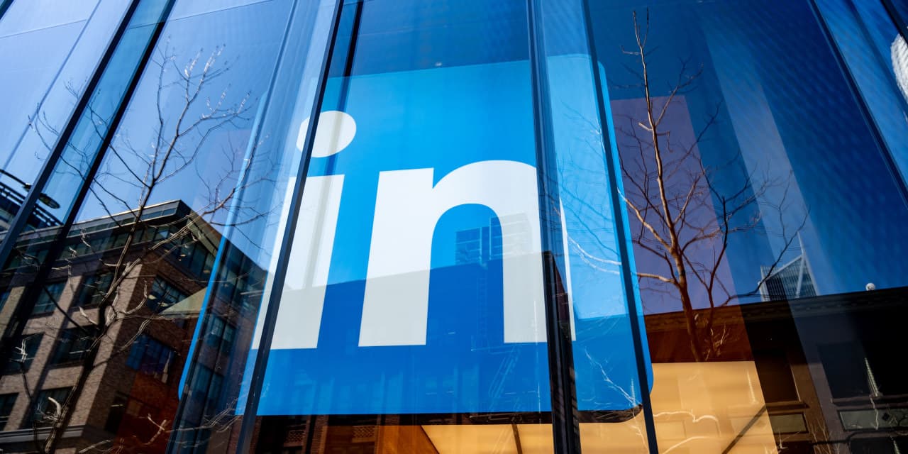 China Uses LinkedIn to Lure Spy Recruits in West, U.S. and Allies Warn - WSJ