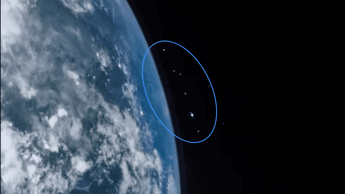 Composite Artemis II Animation Shows Just How Much Stuff Is in Low Earth Orbit - Gizmodo